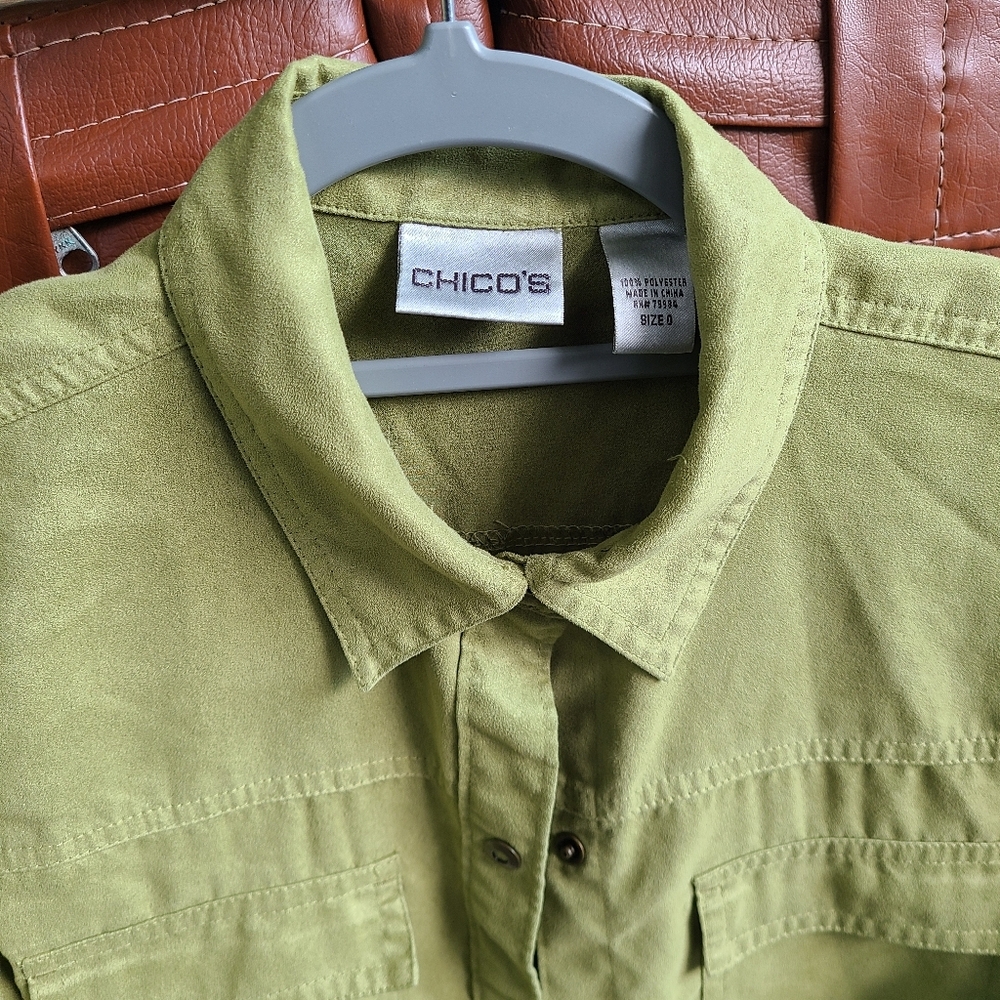Chicos Shirt Size 0/Small Chartreuse Microsuede Chamois Snap Shacket Pockets